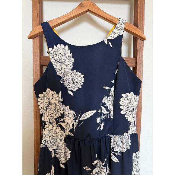 Vince Camuto | Navy White Floral Maxi Dress | 10 - Picture 3 of 4